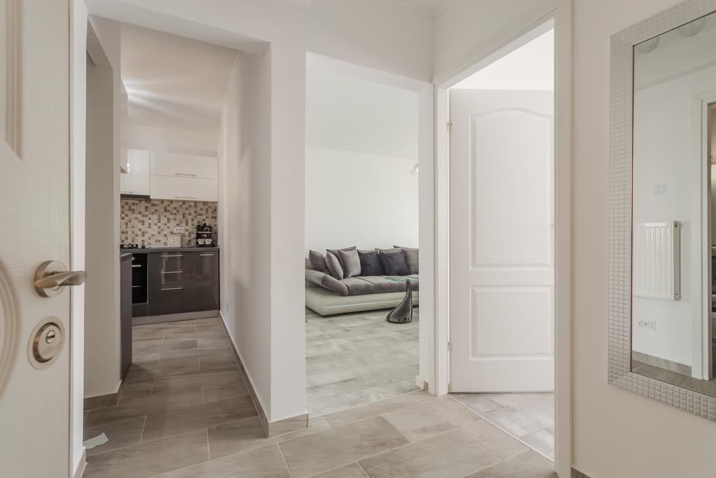 Bright House Apartment Bukares Bagian luar foto