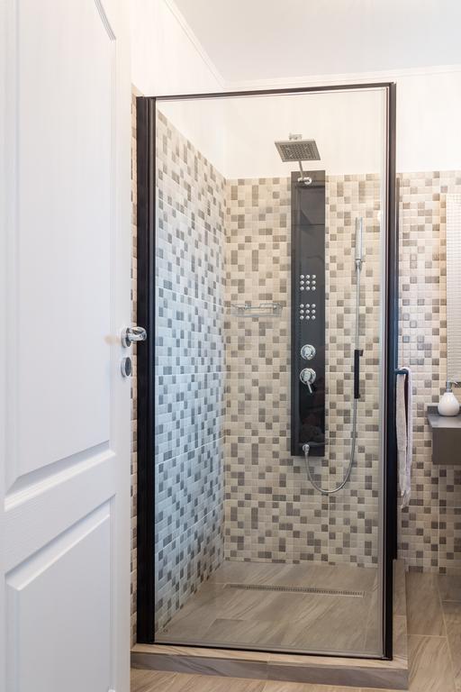 Bright House Apartment Bukares Bagian luar foto